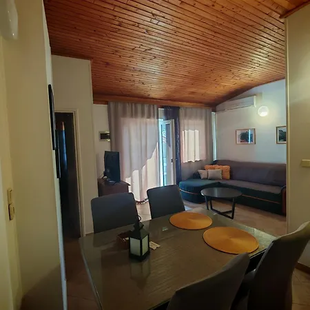 Apartment Marin Tisno