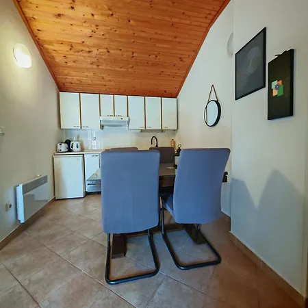 Marin Apartment Tisno