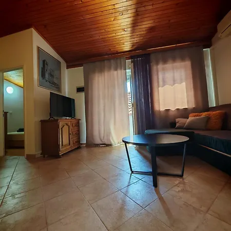 Apartment Marin Tisno